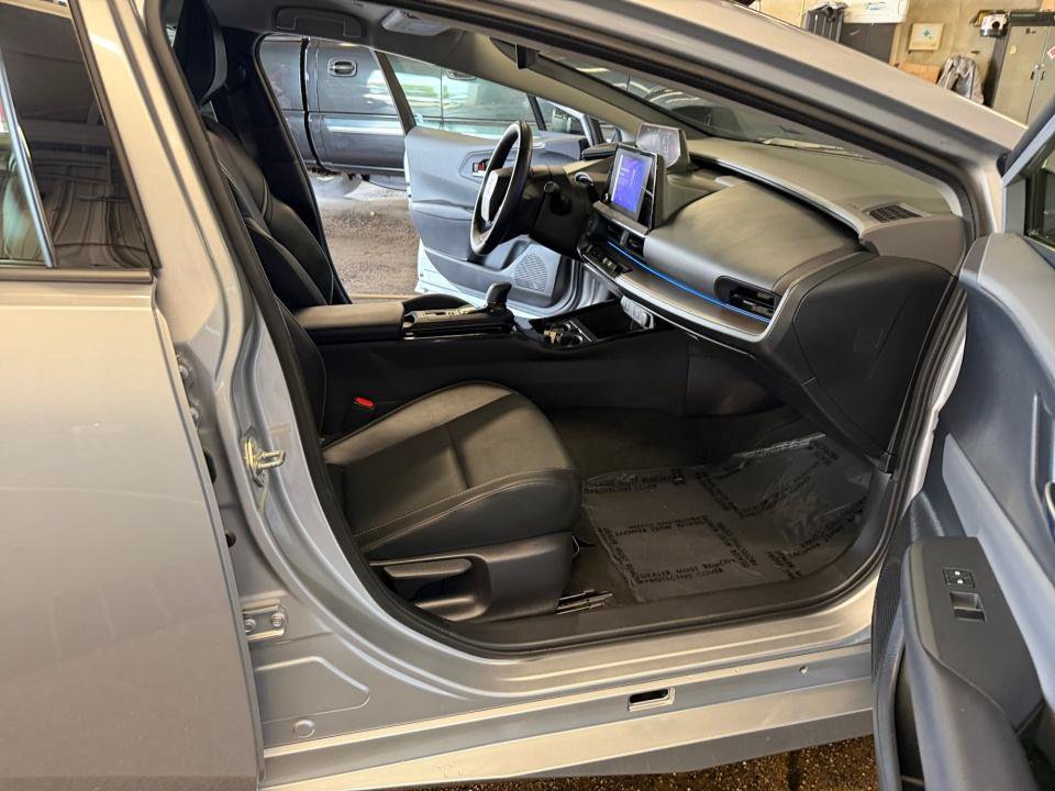 Certified 2025 Toyota Prius XLE FWD image 32