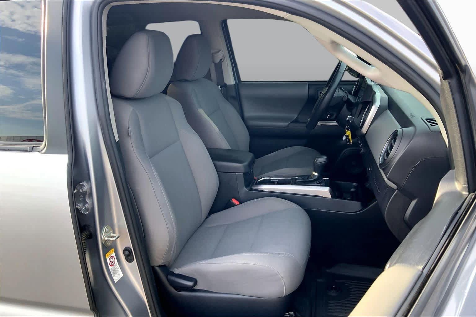 Used 2019 Toyota Tacoma SR5 AWD/4WD image 9