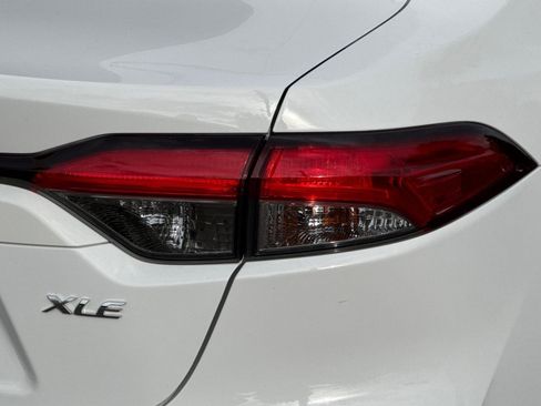 Used 2020 Toyota Corolla XLE image 12