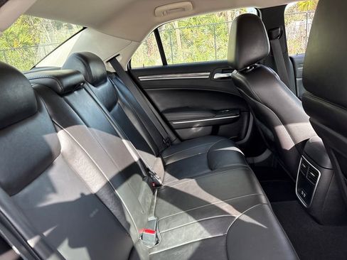 Used 2019 Chrysler 300 Touring L w/ Quick Order Package 22F image 28