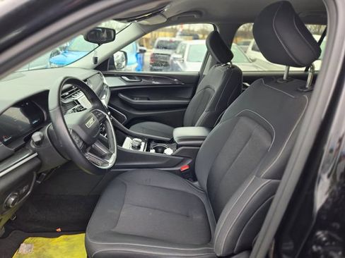 Certified 2022 Jeep Grand Cherokee L Laredo w/ Luxury Tech Group I AWD/4WD image 9