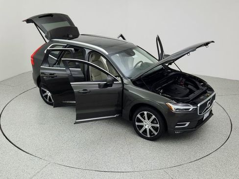 Used 2018 Volvo XC60 T6 Inscription w/ Luxury Seat Package image 18