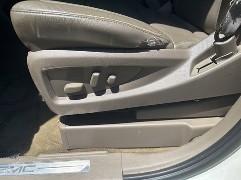 Used 2015 GMC Yukon SLT w/ Open Road Package AWD/4WD image 16