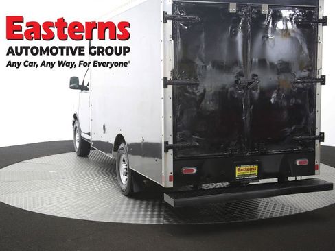 Used 2017 Chevrolet Express 3500 RWD image 31