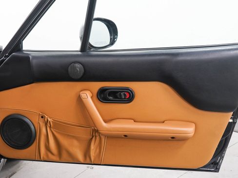 Used 1997 MAZDA MX-5 Miata RWD image 17