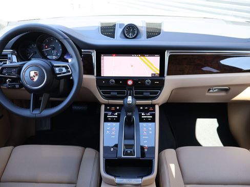 New 2026 Porsche Macan image 22