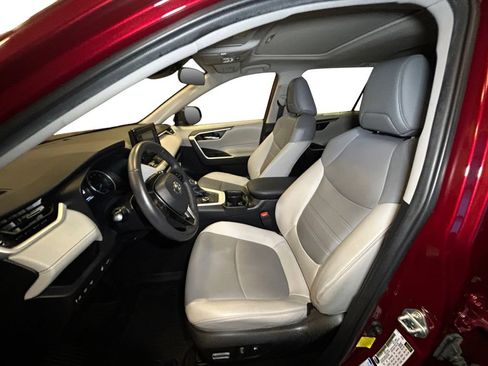 Used 2021 Toyota RAV4 XLE Premium AWD/4WD image 9