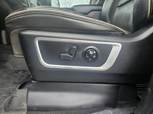 Used 2019 RAM 1500 Laramie image 15