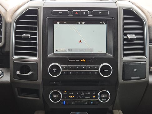 Used 2018 Ford Expedition XLT w/ Equipment Group 202A RWD image 13