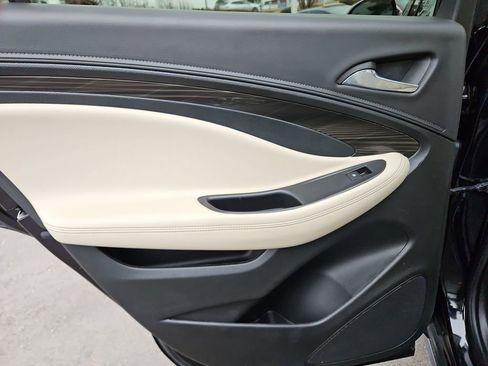 Used 2019 Buick Envision Essence image 31