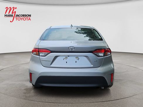 Used 2025 Toyota Corolla LE FWD image 11