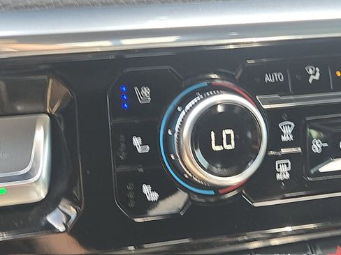 Used 2025 GMC Sierra 3500 Denali w/ Denali Reserve Package AWD/4WD image 21