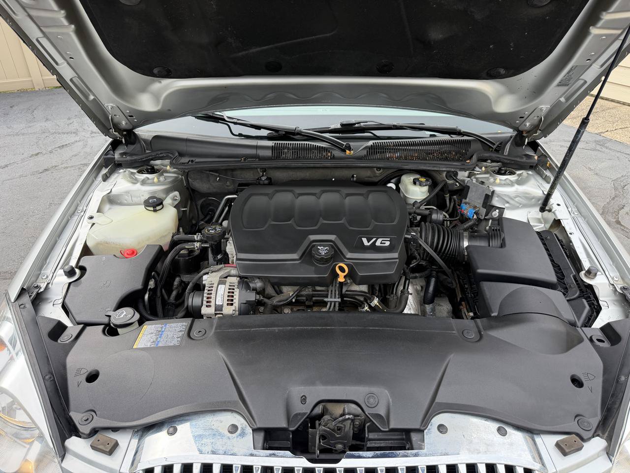 Used 2010 Buick Lucerne CXL FWD image 18