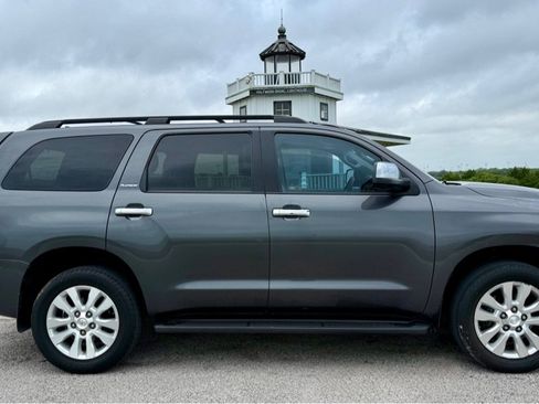 Used 2012 Toyota Sequoia Platinum AWD/4WD image 4