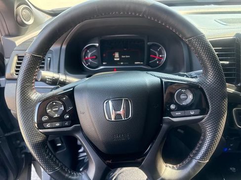 Certified 2025 Honda Passport Black Edition image 11