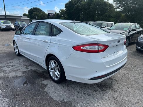 Used 2016 Ford Fusion SE FWD image 4