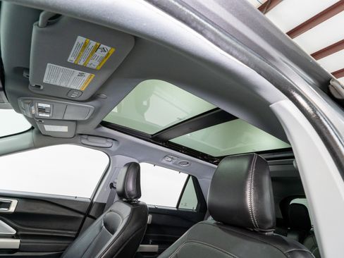 Used 2024 Ford Explorer Limited w/ Limited Technology Package image 16