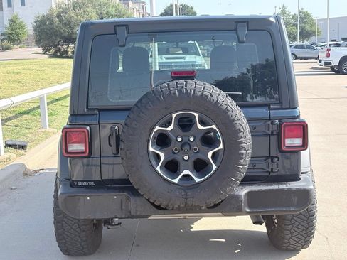 Used 2025 Jeep Wrangler Sport AWD/4WD image 5