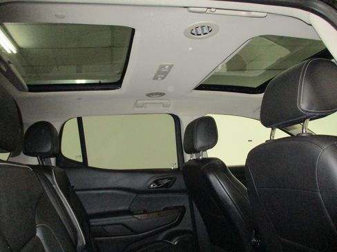 Certified 2023 GMC Acadia Denali w/ Denali Ultimate Package image 18