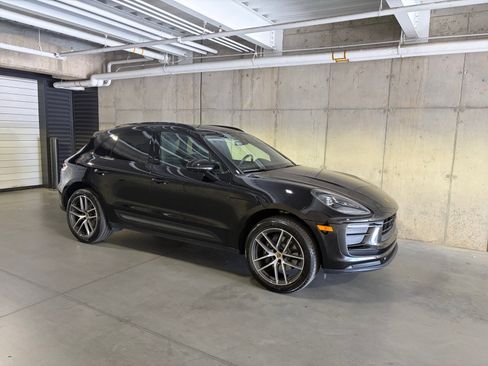 Certified 2026 Porsche Macan AWD/4WD image 9