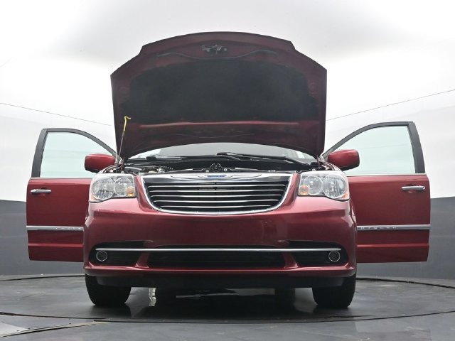 Used 2016 Chrysler Town & Country Touring w/ Driver Convenience Group FWD image 59