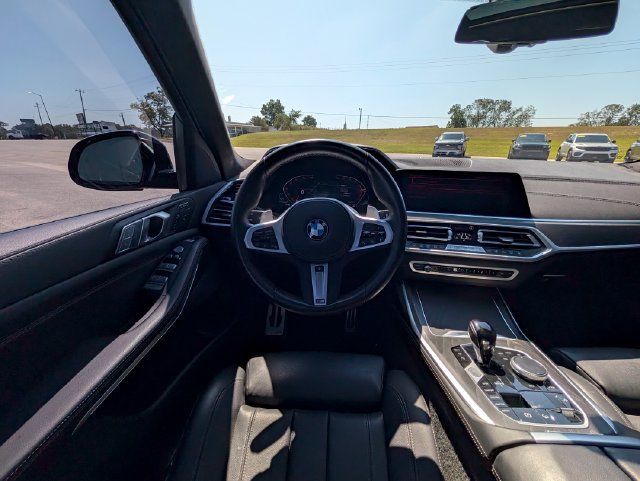 Used 2022 BMW X7 xDrive40i w/ M Sport Package AWD/4WD image 13