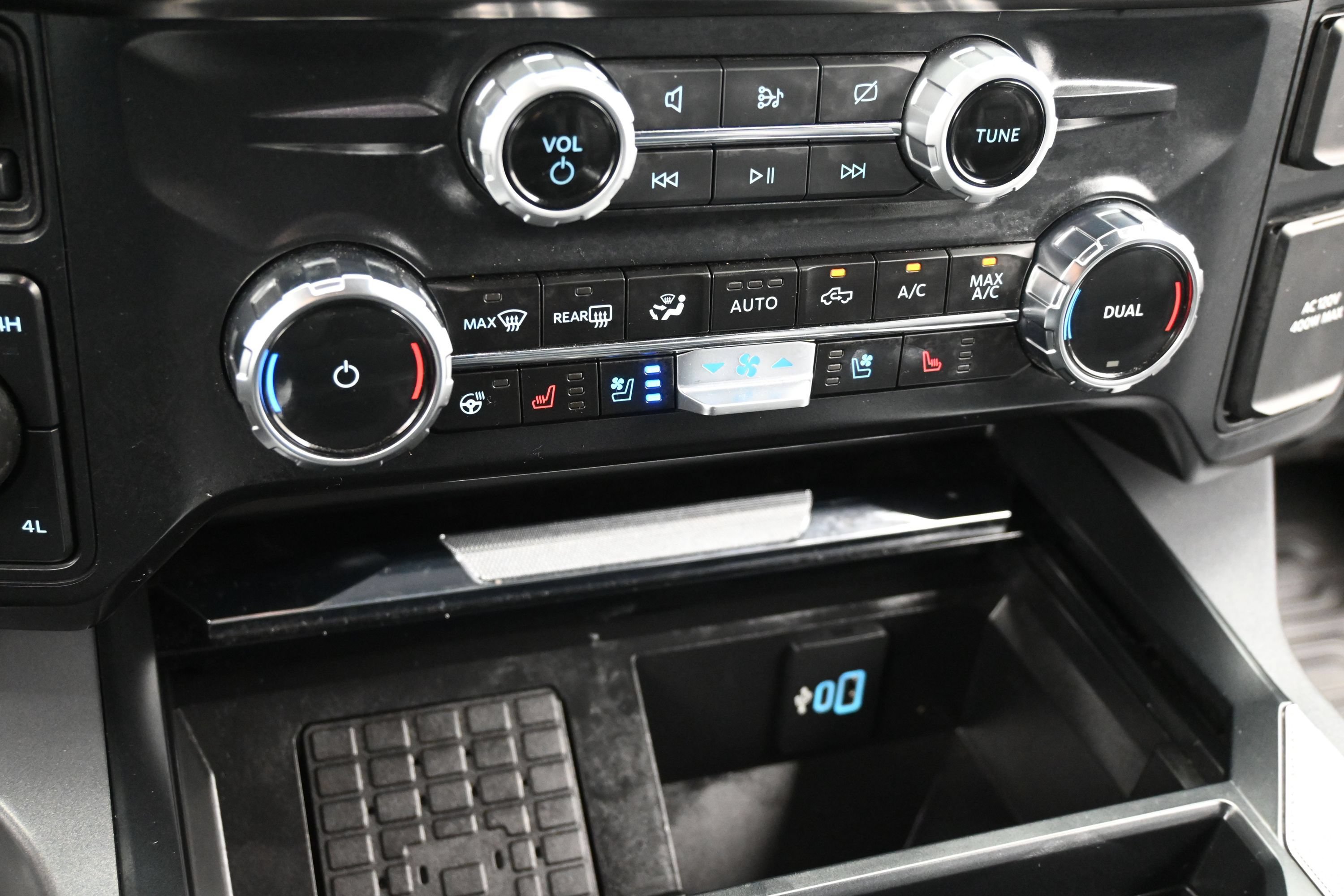 Used 2024 Ford F450 Lariat w/ Lariat Ultimate Package AWD/4WD image 19