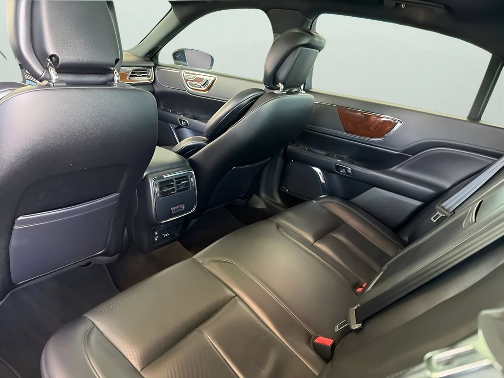 Used 2018 Lincoln Continental Select w/ Continental Climate Package AWD/4WD image 15