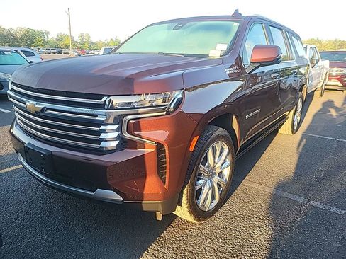 Used 2022 Chevrolet Suburban High Country AWD/4WD image 2