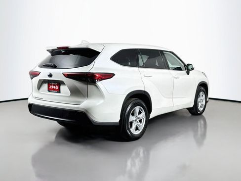 Used 2020 Toyota Highlander LE AWD/4WD image 5
