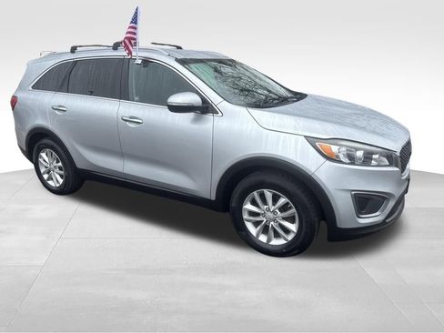 Used 2016 Kia Sorento LX w/ LX Convenience Package image 34