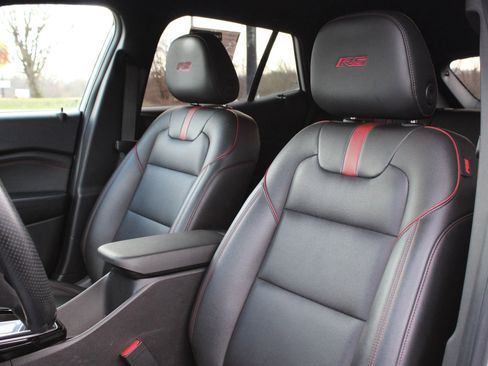 Used 2025 Chevrolet Trax RS w/ Sunroof Package image 13