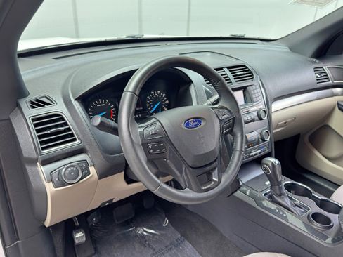 Used 2019 Ford Explorer XLT FWD image 12