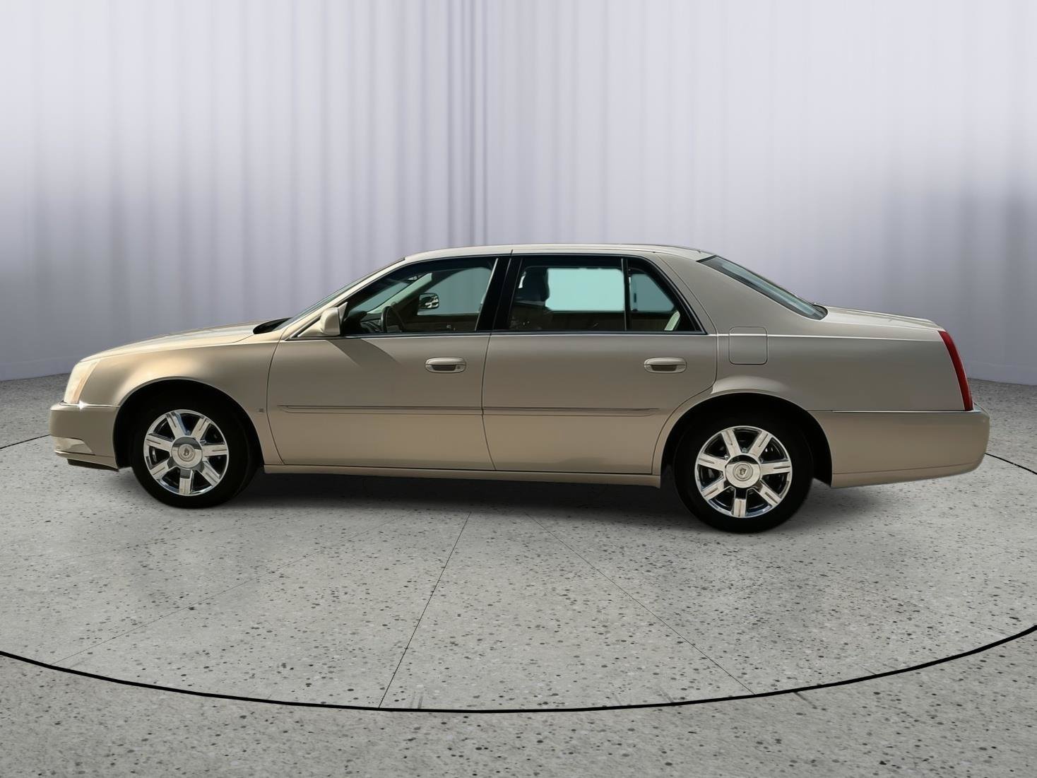 Used 2007 Cadillac DTS Luxury I w/ Trunk Convenience Package FWD image 2