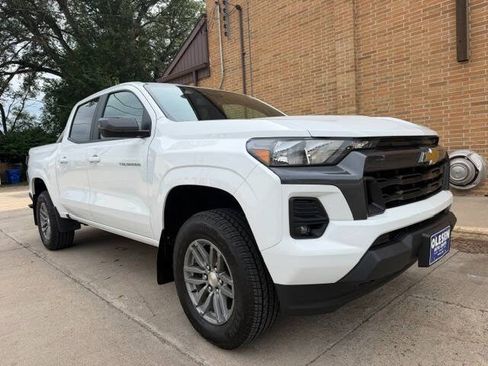 Used 2024 Chevrolet Colorado LT AWD/4WD image 1