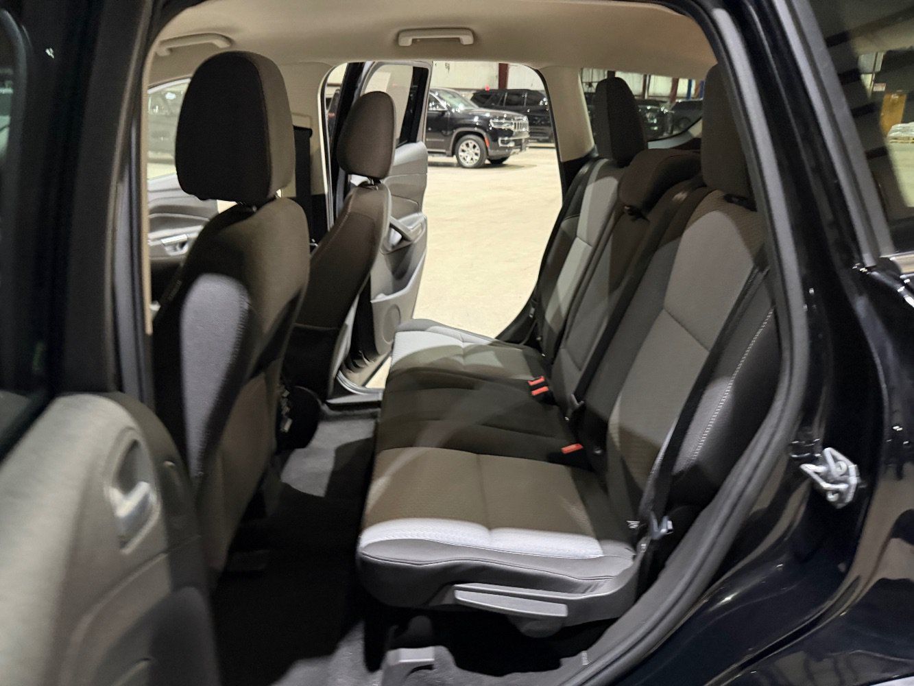 Used 2017 Ford Escape SE w/ Equipment Group 201A FWD image 17