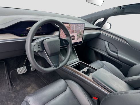 Used 2023 Tesla Model X Standard Range image 7