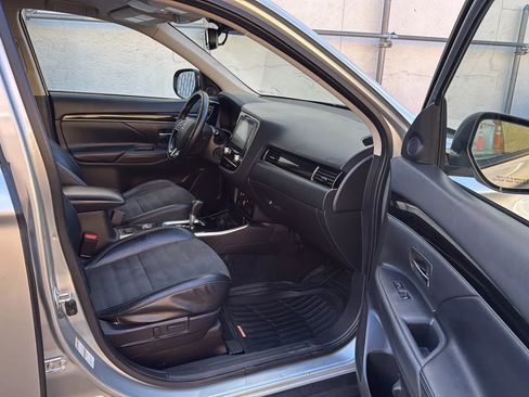 Used 2020 Mitsubishi Outlander SEL image 25