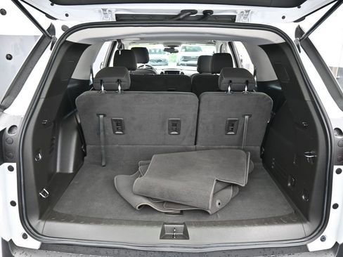 Used 2021 Chevrolet Traverse LS image 36