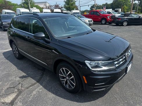 Used 2020 Volkswagen Tiguan SE w/ Panoramic Sunroof Package AWD/4WD image 6