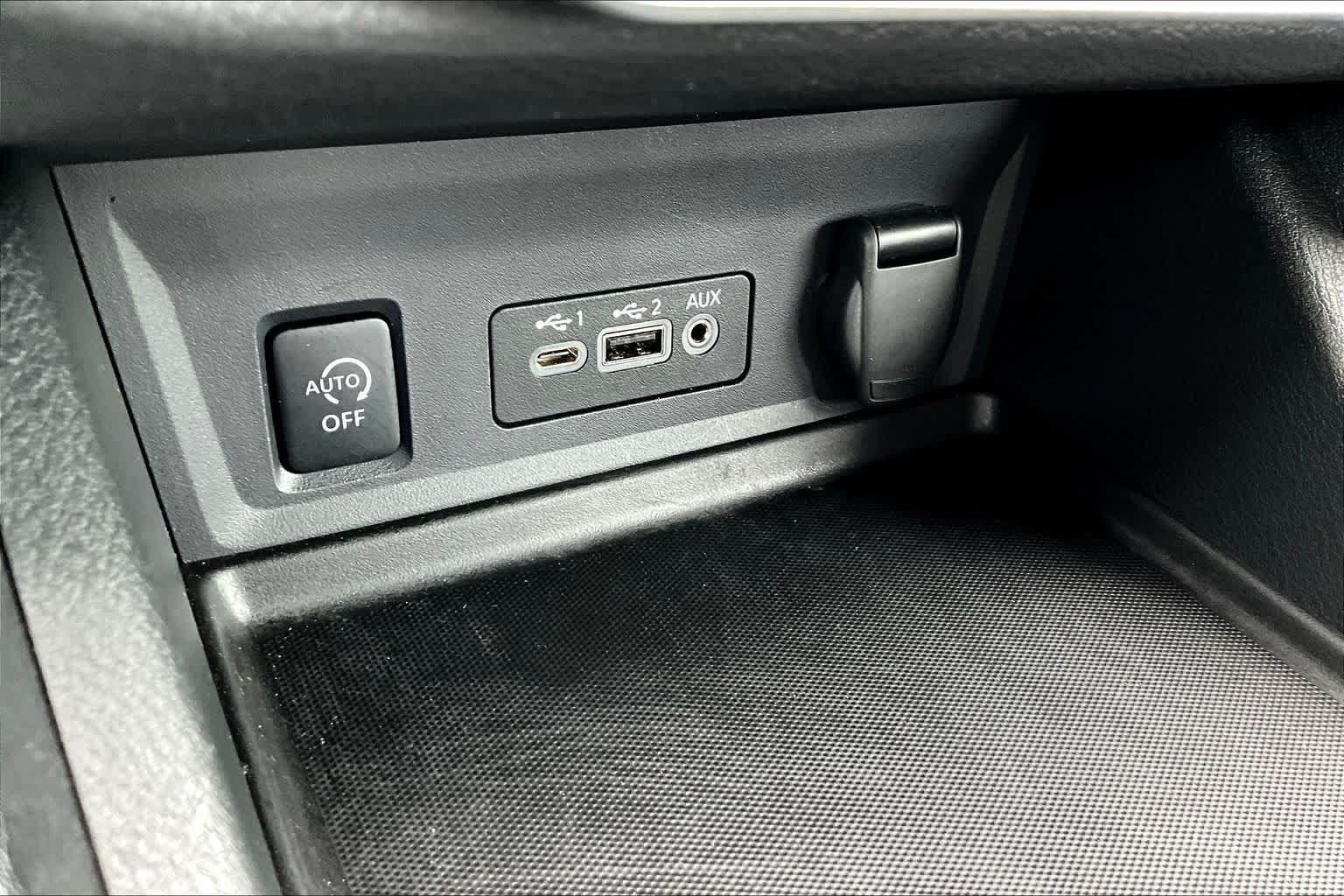 Used 2025 Nissan Sentra SV w/ Trunk Package FWD image 31