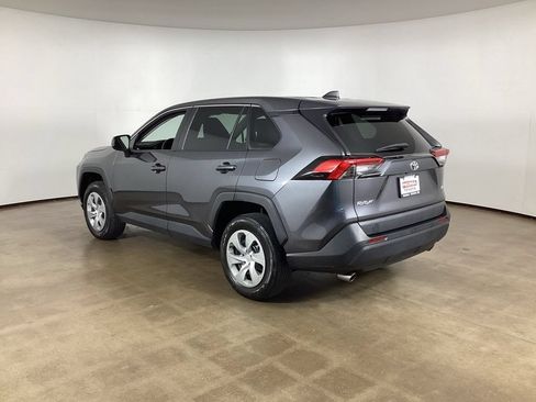 Used 2022 Toyota RAV4 LE FWD image 7