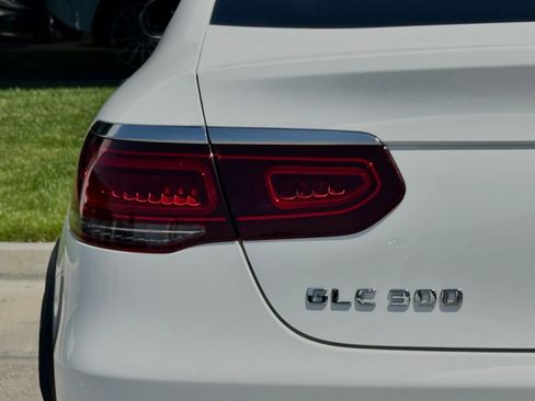 Used 2023 Mercedes-Benz GLC 300 4MATIC Coupe image 11