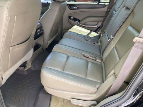 Used 2017 GMC Yukon SLT RWD image 9