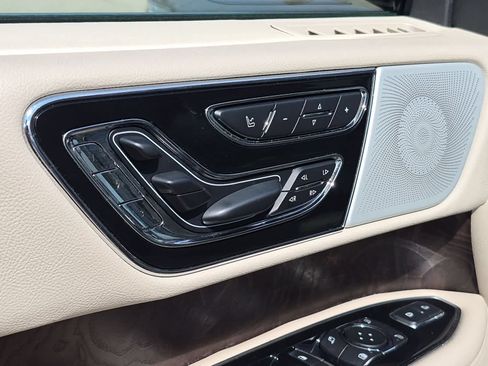 Used 2018 Lincoln Navigator Reserve w/ Technology Package AWD/4WD image 17