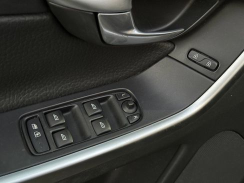 Used 2011 Volvo XC60 3.2 image 12