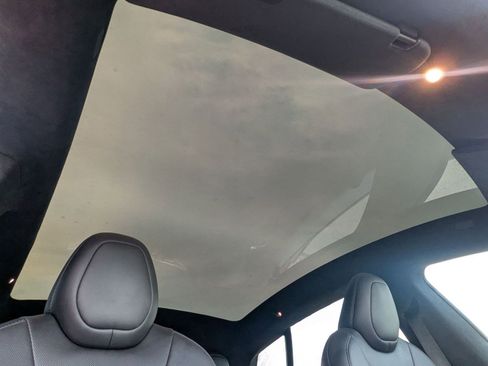 Used 2021 Tesla Model S Plaid image 19