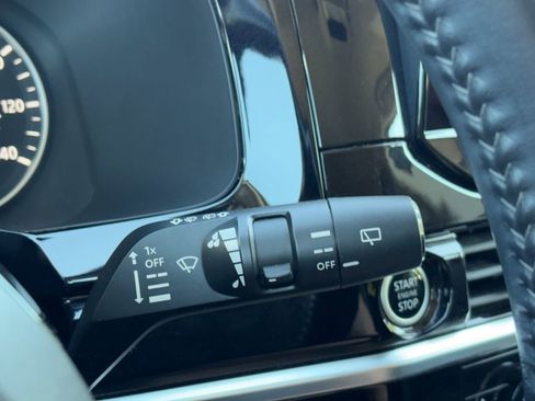 Used 2022 Nissan Pathfinder SV w/ SV Black Package image 16