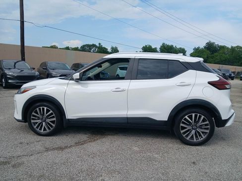 Used 2022 Nissan Kicks SV FWD image 4
