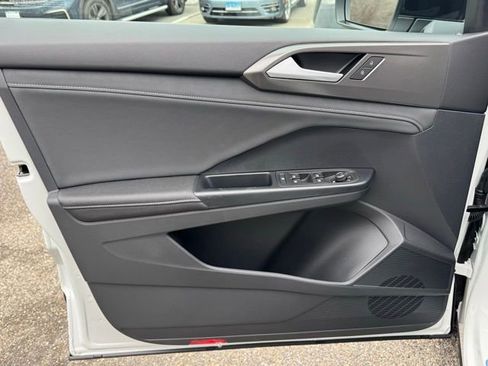 New 2026 Volkswagen Taos SE image 27